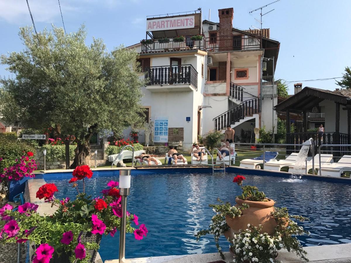 Apartmani Milokanovic Funtana Exterior foto