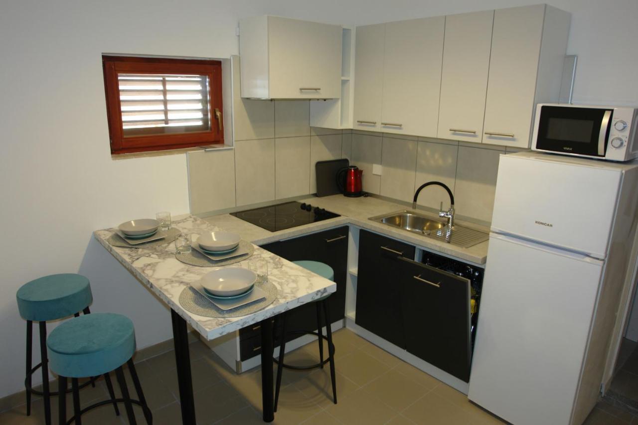 Apartmani Milokanovic Funtana Exterior foto
